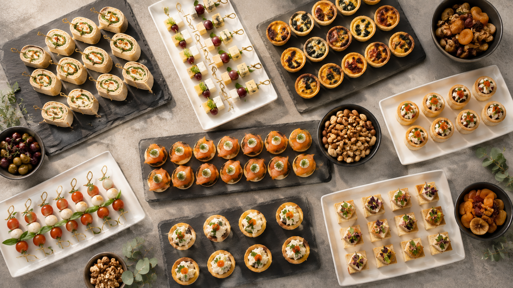 İzmir fuar standında Flex Catering coffee break ikram sunumu