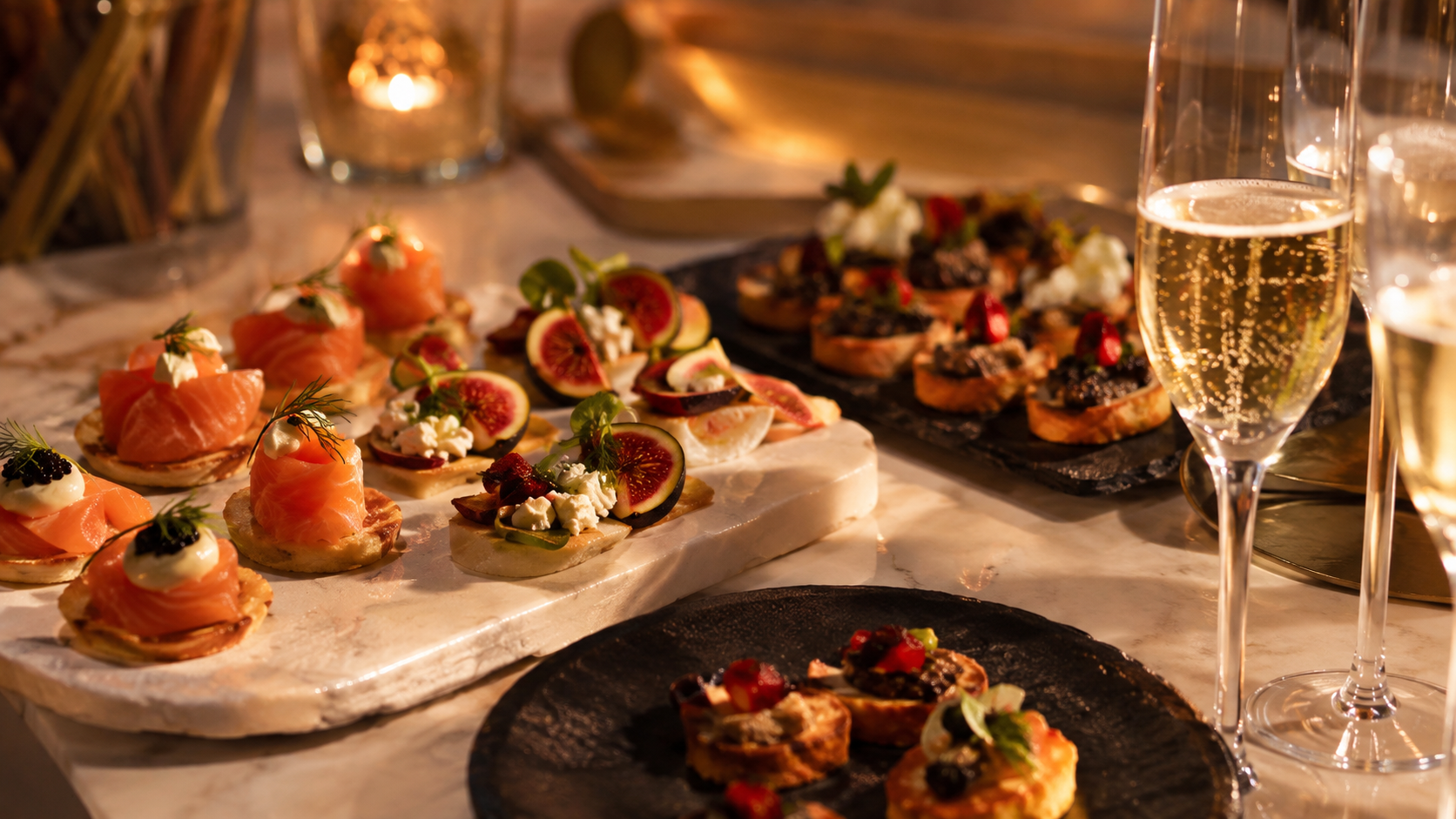 Villa terasında private catering ile hazırlanmış özel akşam yemeği sunumu